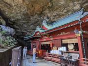 洞窟の中の鵜戸神社 宝殿